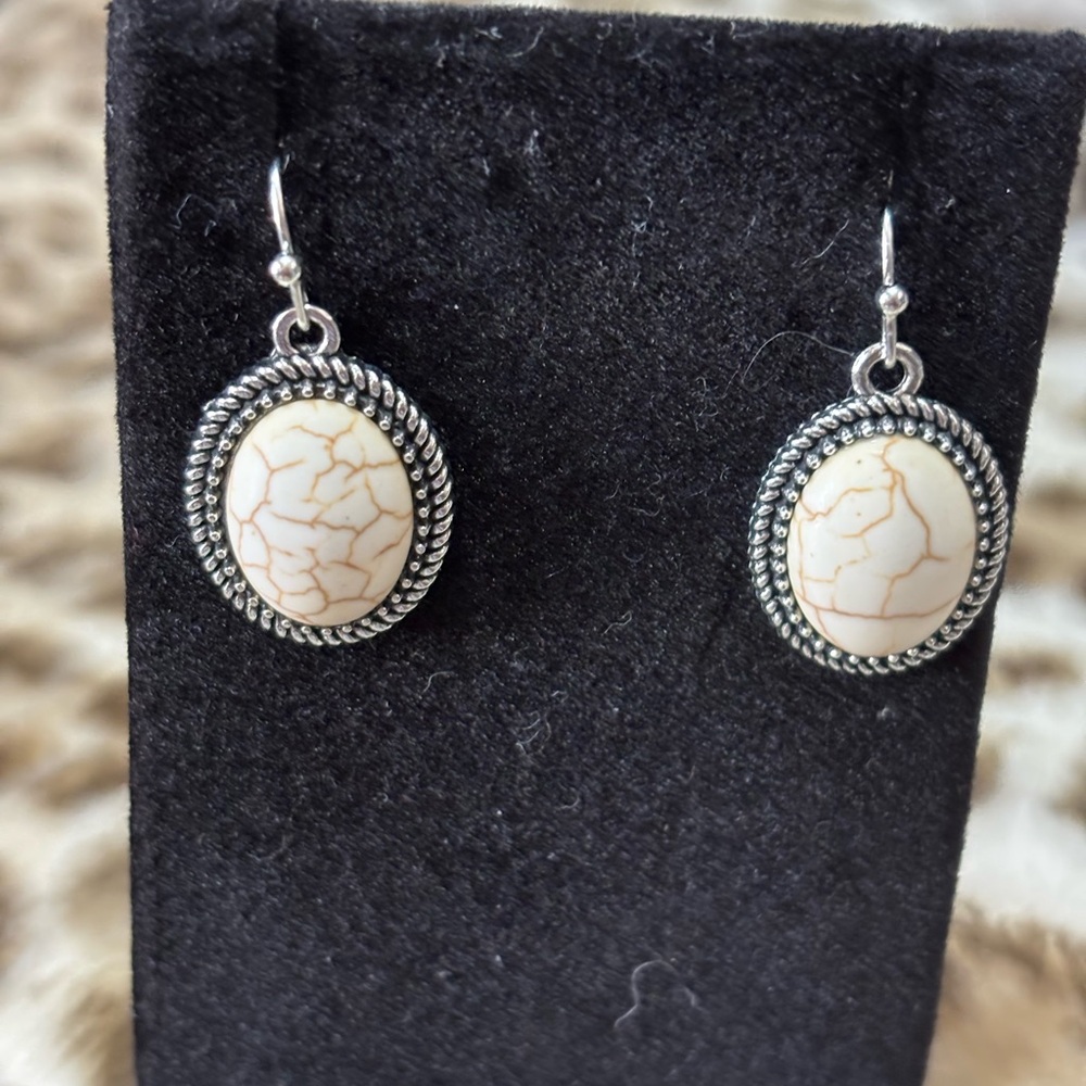 White faux turquoise and silver tone jewelry set.
NWOT. - Picture 4 of 9
